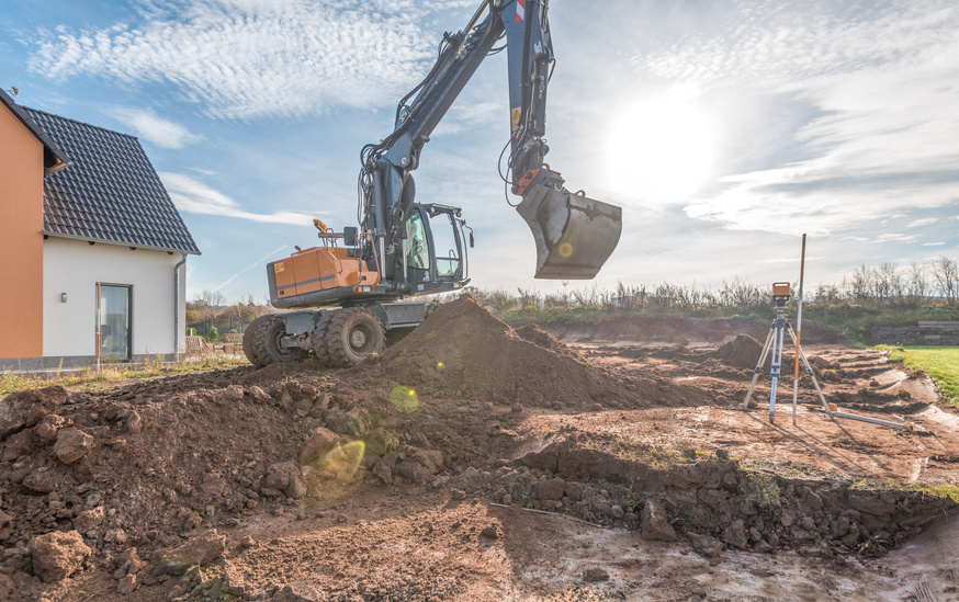 Hausbau, Erdaushub mit Bagger