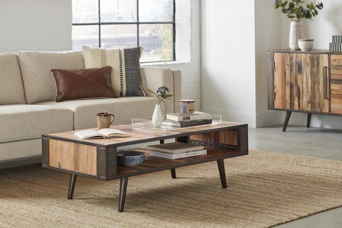 Couchtisch Nordic aus recycelten Bootsholz mit Metallrahmen