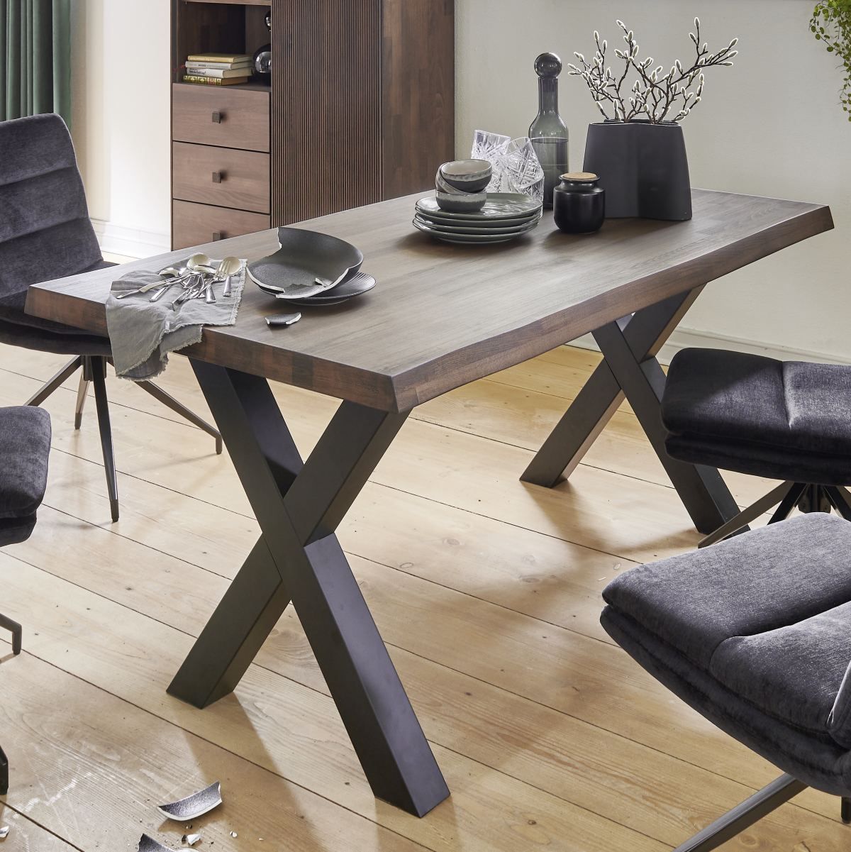 Esstisch 140x80 cm rustikale Wildeiche X-Stahlgestell Sif small Pick-Up-Möbel