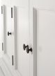 Kommode 4 Türen Landhaus weiss 30cm tief Halifax Türgriffe Messing