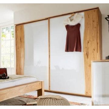 Schwebetürenschrank Wildeiche massiv Glas mit  Baumkante geölt oder bianco