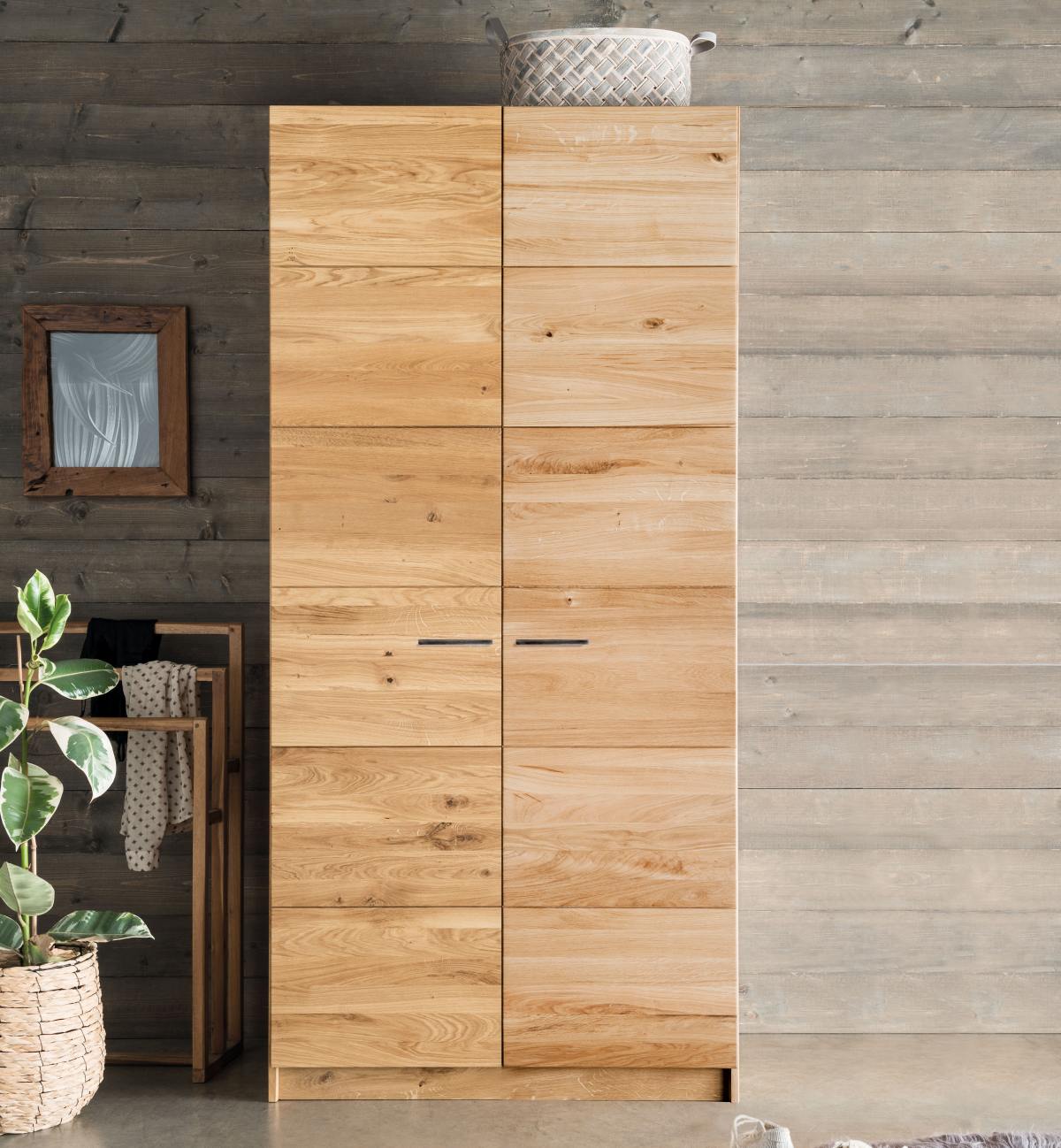 Kleiderschrank 2 türig Massivholz Eiche mit Einteilung